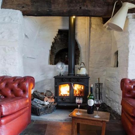 Ty Fferm Hen, Ancient Farmhouse, Coity Bach Talybont-on-Usk エクステリア 写真
