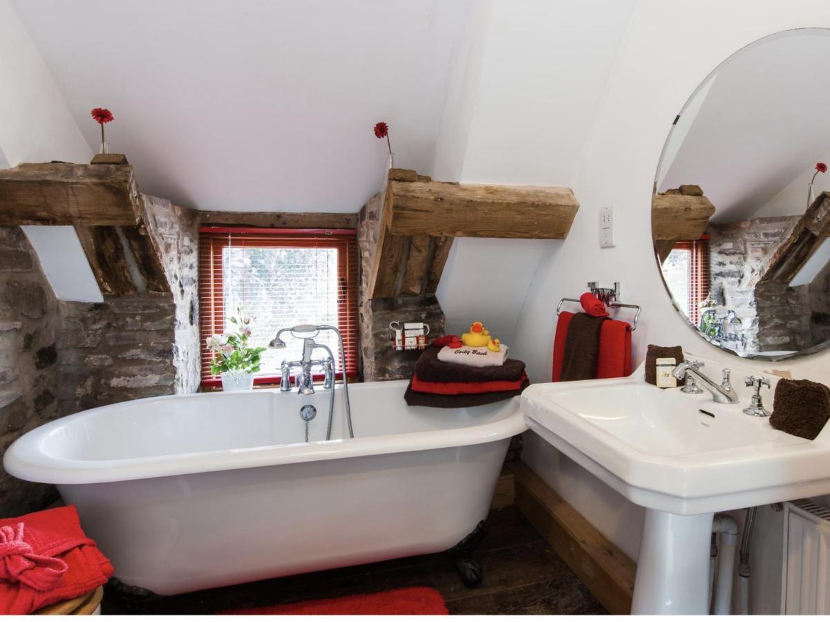 Ty Fferm Hen, Ancient Farmhouse, Coity Bach Talybont-on-Usk エクステリア 写真