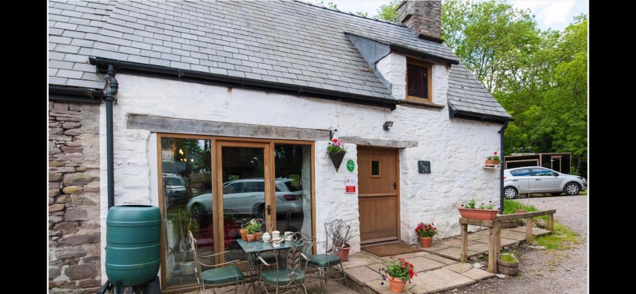 Ty Fferm Hen, Ancient Farmhouse, Coity Bach Talybont-on-Usk エクステリア 写真