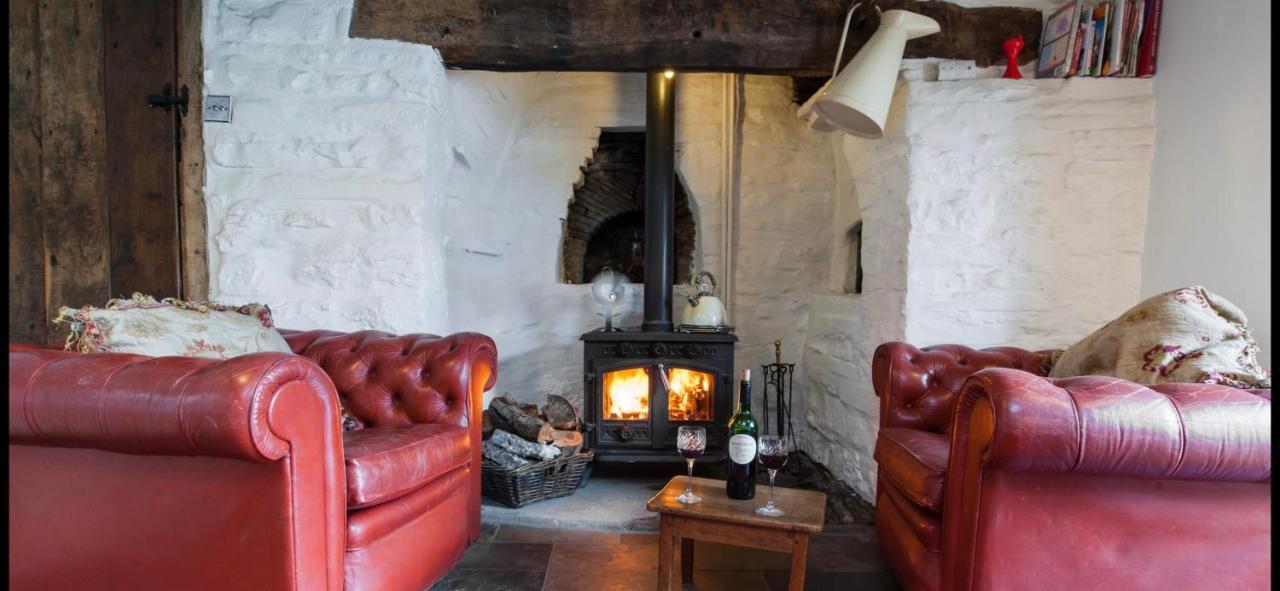 Ty Fferm Hen, Ancient Farmhouse, Coity Bach Talybont-on-Usk エクステリア 写真