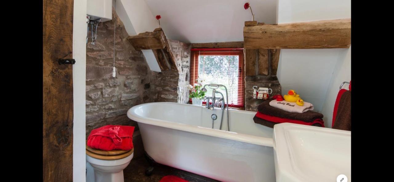 Ty Fferm Hen, Ancient Farmhouse, Coity Bach Talybont-on-Usk エクステリア 写真
